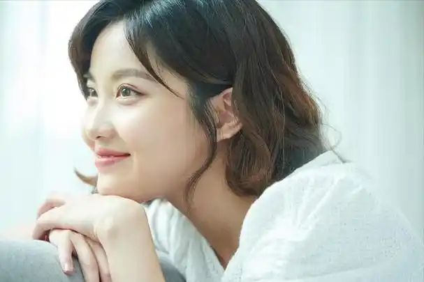 无论是年轻少女的梦想和勇气,还是中年女性的