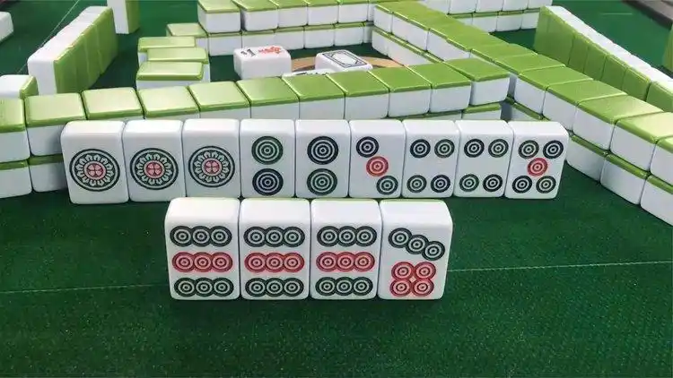 清一色双豪华暗刻幺九牌惊现麻将馆!这个牌真的够亮眼的