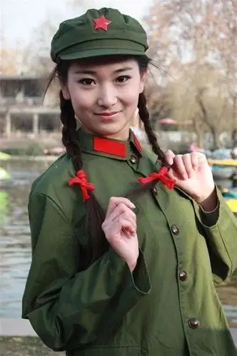 看了芳华还是觉得那些六五式军装美