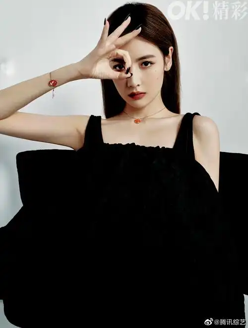 黑色西服套装展现极致魅力……|赵粤|西服|套装_新浪新闻