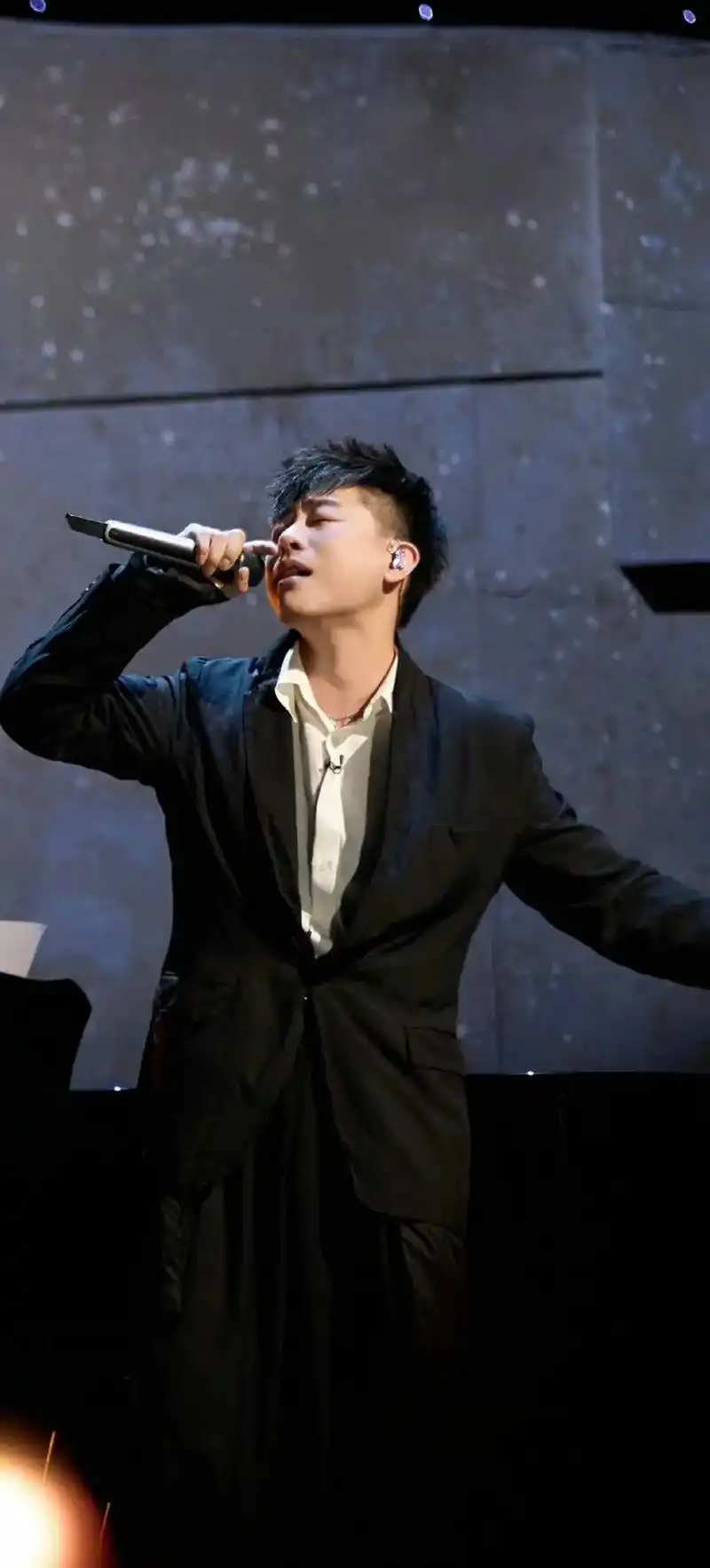 音乐魔术师胡彦斌,天赐的声音中的经典创作.出道24年的胡彦斌 - 抖音