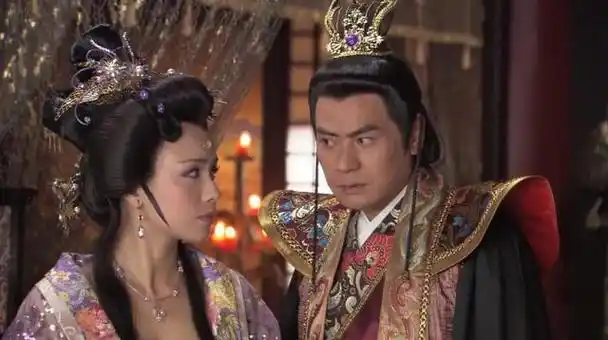 大结局时,薛平贵当上大唐皇帝,不但斩首王银钏丈夫魏虎而且惩罚王银钏