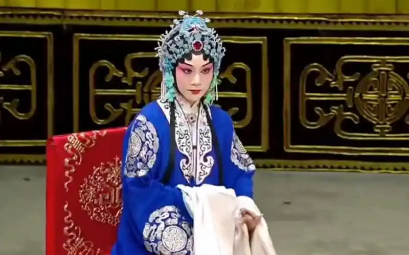 【梅派青衣】白金[京剧]《穆桂英挂帅》