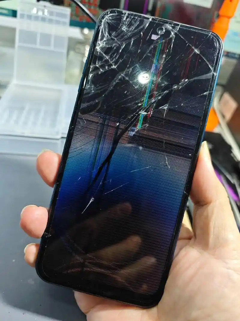 ivvi山寨机.名字象vivo,外观是苹果,内部是三块三的板 - 抖音