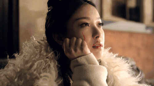 是《悟空传》的紫霞仙子,托着腮帮说:"我看晚霞的时候不做任何事"