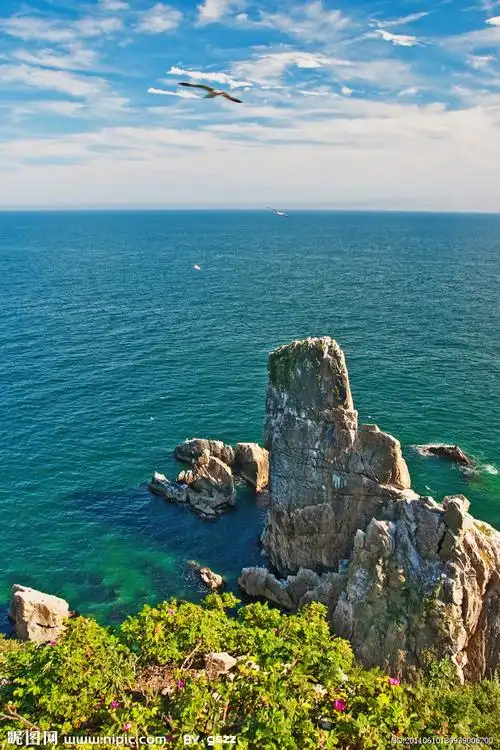 蓝天白云岩石海水摄影图__山水风景_自然景观_摄影图库_昵图网nipic.