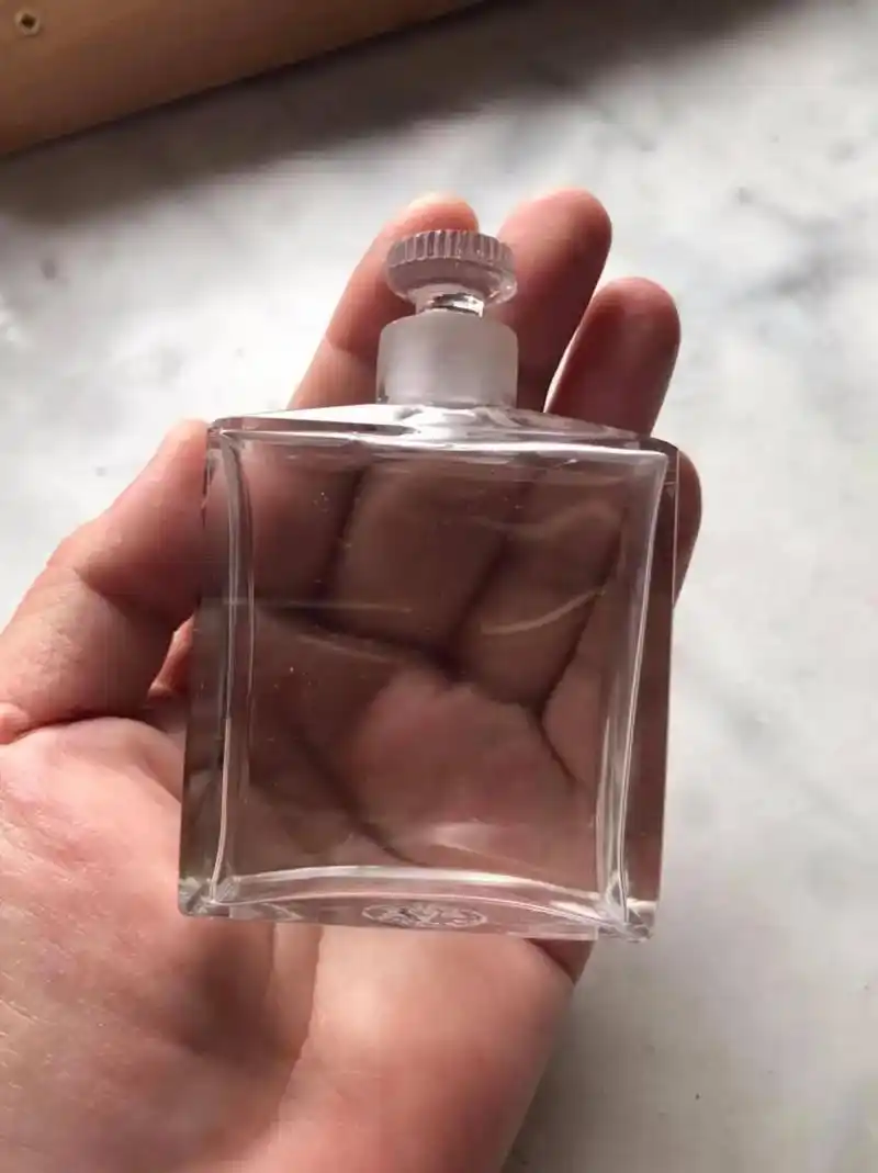 baccarat水晶香水瓶.外形类似chanel在1921年 - 抖音