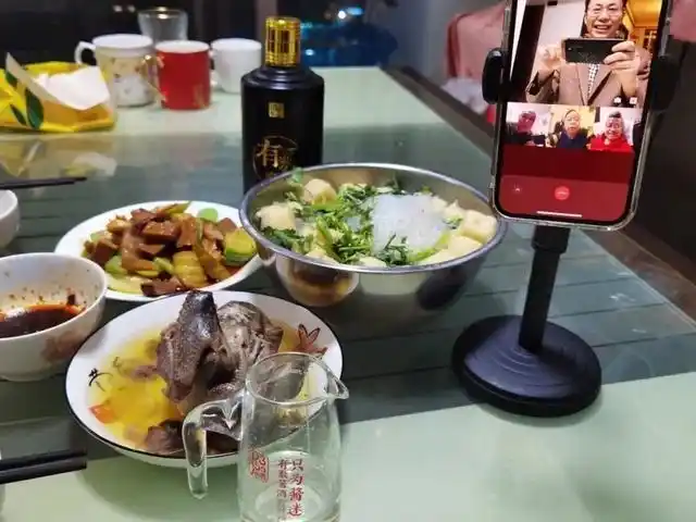 温暖着酱迷朋友的"云约酒,云喝酒,云期待"