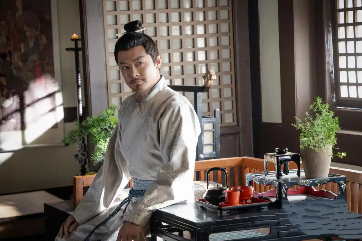 在古装悬疑剧《大唐狄公案》中,周一围饰演狄仁杰,他和王丽坤饰演的曹