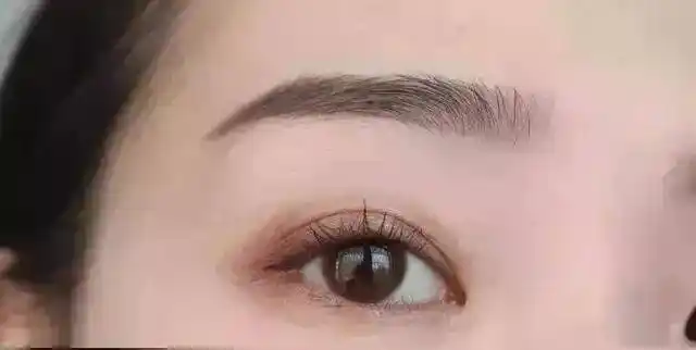 正所谓,眉毛可以说是整个妆容中最重要的部分!