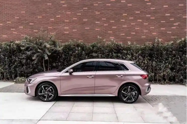 奥迪a3改色冰莓粉,硬汉秒变小仙女