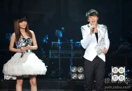 李炜刘惜君"接棒"成新"金童玉女"