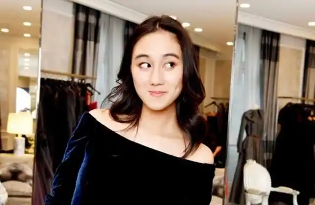 不愧是赌王最受宠女儿,何超欣,果然活成了豪门千金的典范