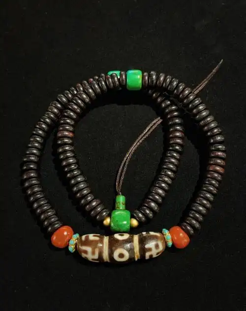 藏区老莲师法帽天珠独一无二