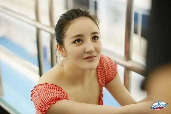 昔日"爆乳青筋妹"跳水秀身材