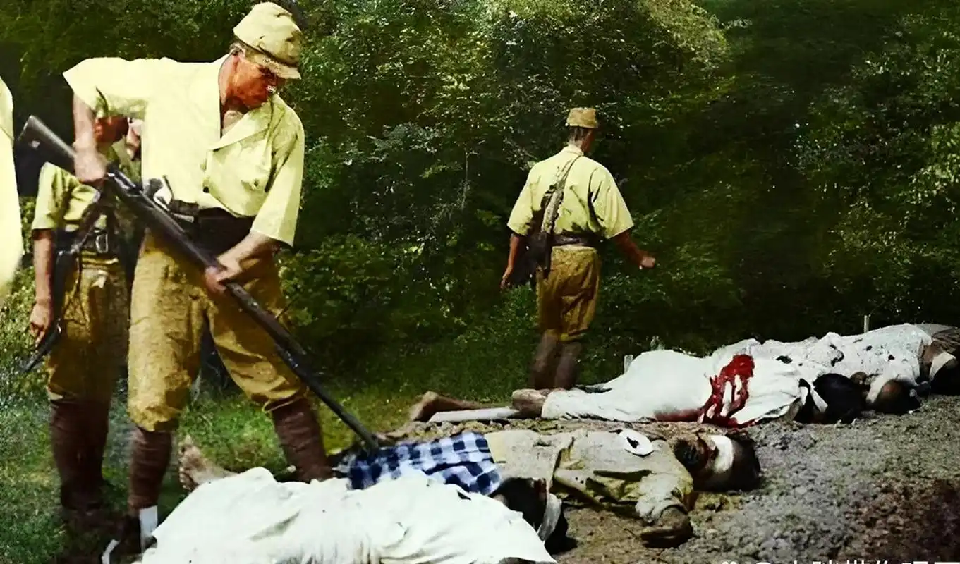 二战期间,日军记者拍摄了数名日军残忍杀害印度战俘的照片,作为日军