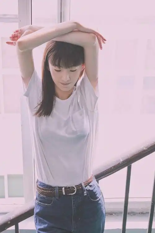 高睿菲儿胶片写真曝光 复古暗调诠释夏日治愈风