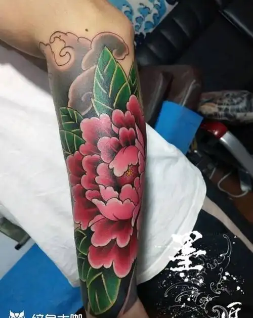 牡丹纹身图片_手臂手部新传统纹身图案