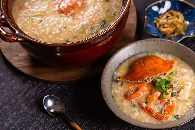 海陆三鲜砂锅粥成品图