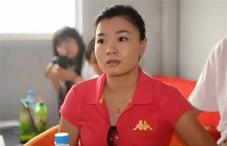 莫慧兰:巅峰之际选择退役,嫁身家雄厚的车队经理,今儿子已8岁_训练