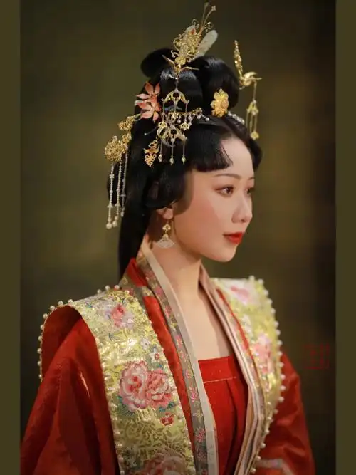 宋风新娘清新的汉服婚服妆发