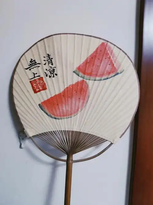学画日常第一次尝试在扇子上画西瓜