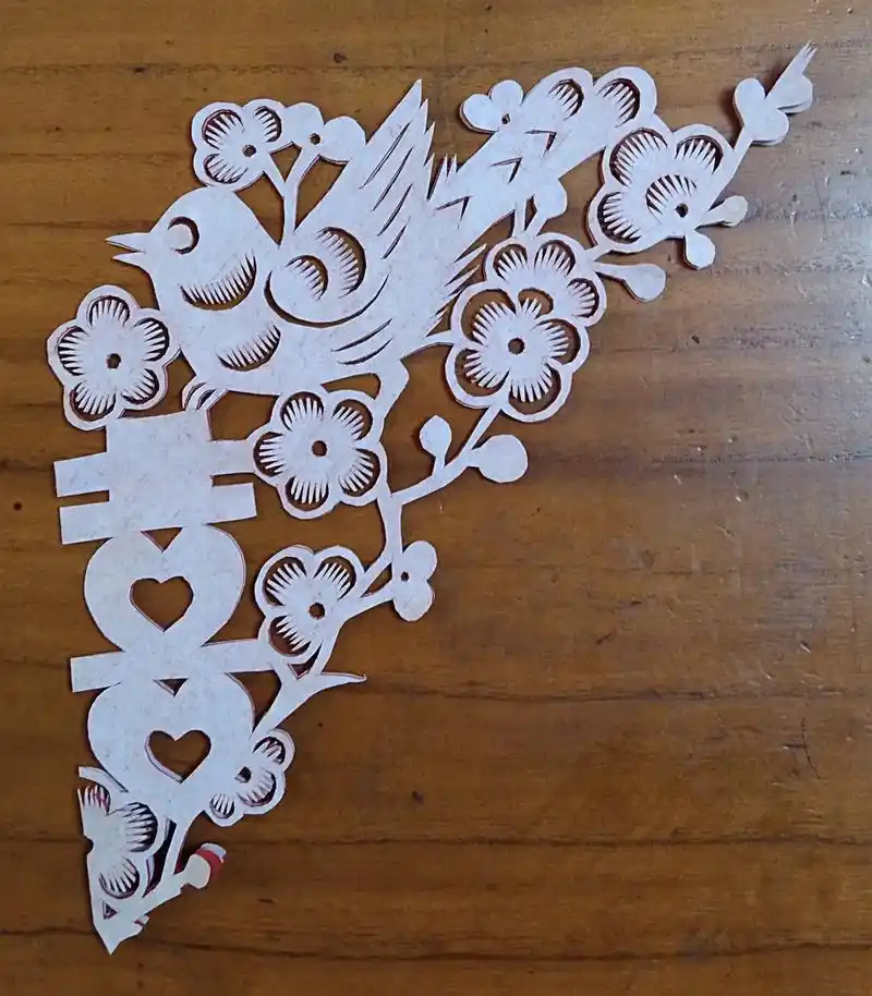 手工剪纸 :对折角花.喜鹊登梅.#愿一切美好与我们相伴 ! - 抖音