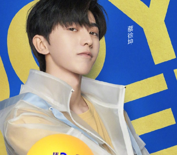 奔跑吧官宣定档李晨杨颖站最边上有谁注意蔡徐坤的站位