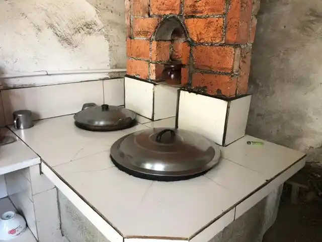 地锅,灶台,新县农家小厨房一隅