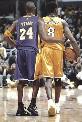 新秀时的科比8号单挑巅峰时的科比24号哪个更胜一筹