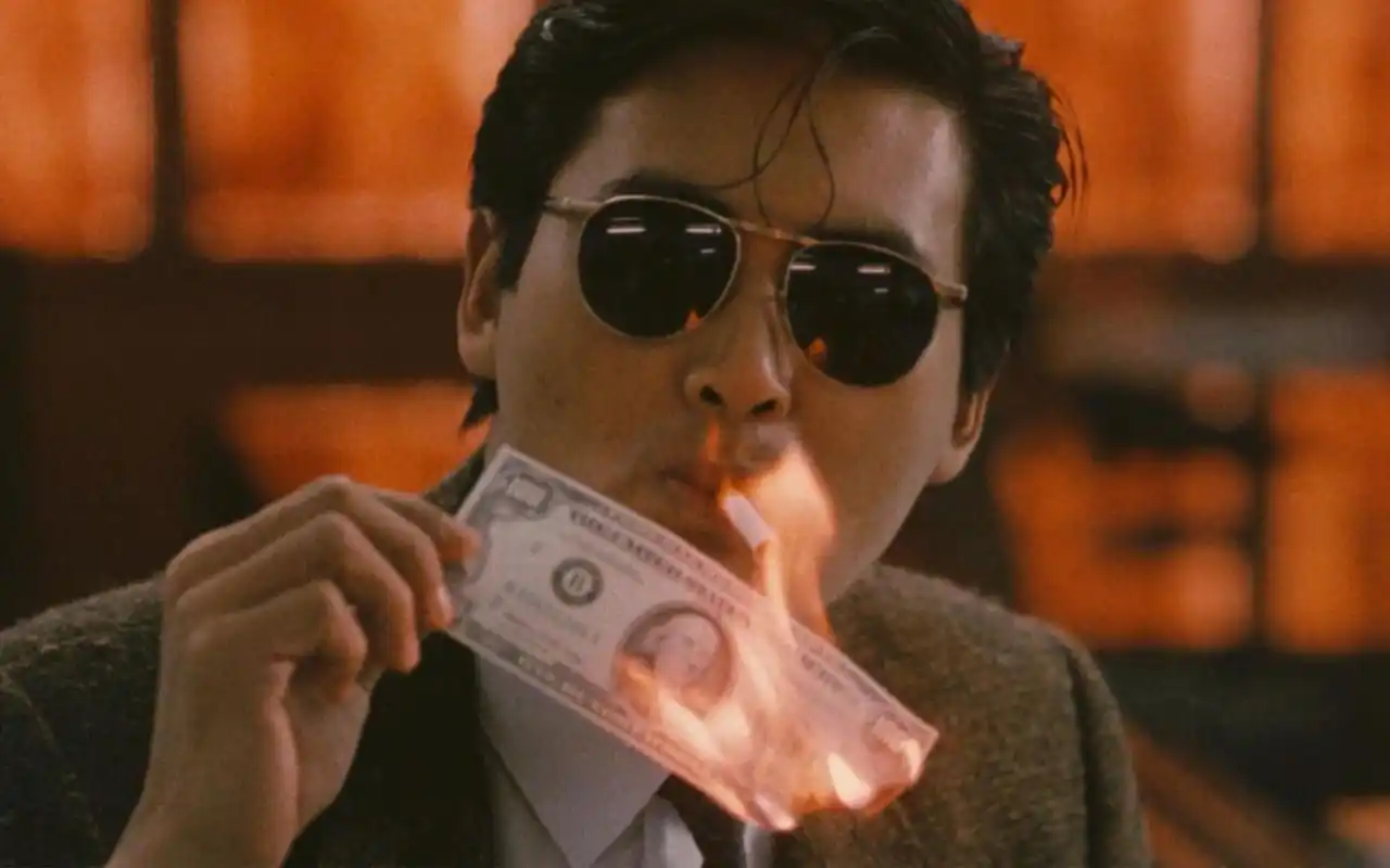 《英雄本色》:周润发一个点烟的镜头,每次看都热血沸腾