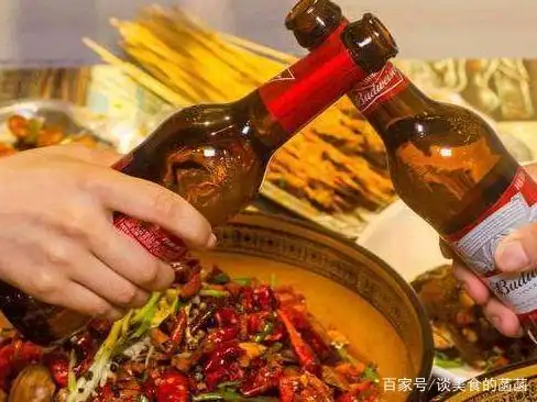 夜市大排档啤酒"免费畅饮",撸串喝酒太任性,那么店方赚钱吗?