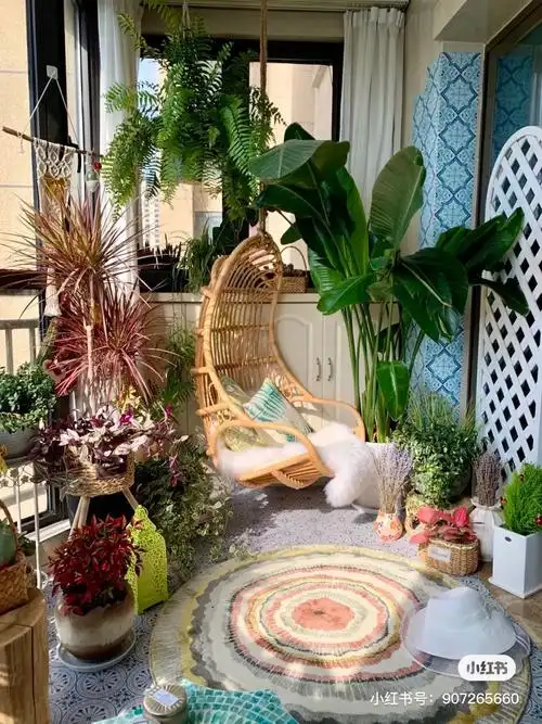 当你家阳台还在晒衣服时,人家已经在造花园了