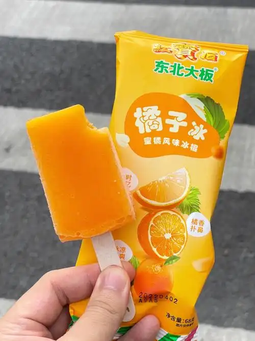 这个橘子味的雪糕真的好好吃呀!口感就像生啃北冰洋饮料一样!