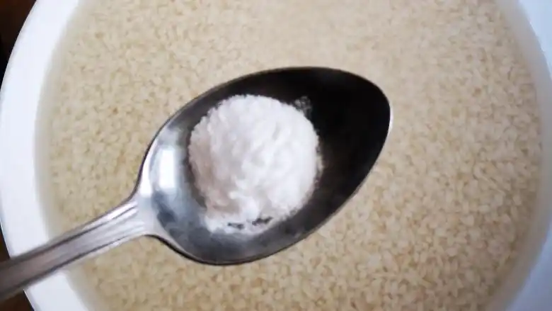 成品图白糖少许盐适量胡椒粉少许料酒2勺生抽适量五花肉500克糯米