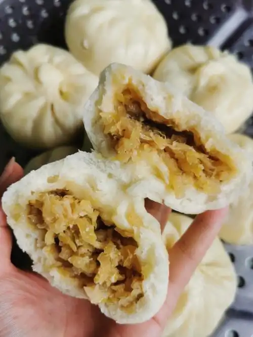 531家制作美食酸菜油滋愣大包子