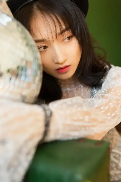 1/ 12 今日,盛夏星空旗下艺人王子西曝光一组画报