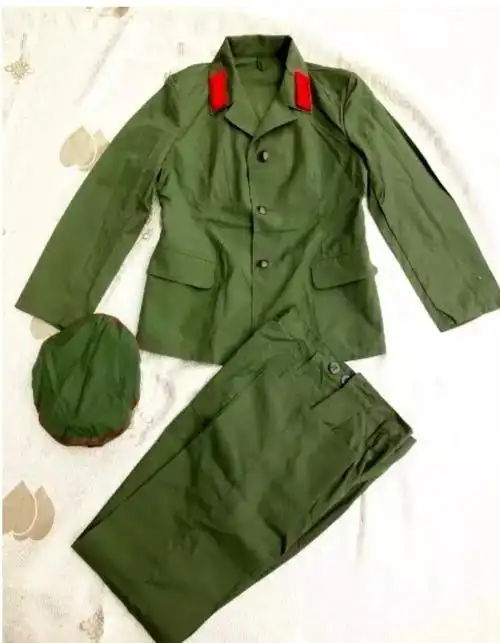 穿起军装庆"八一"