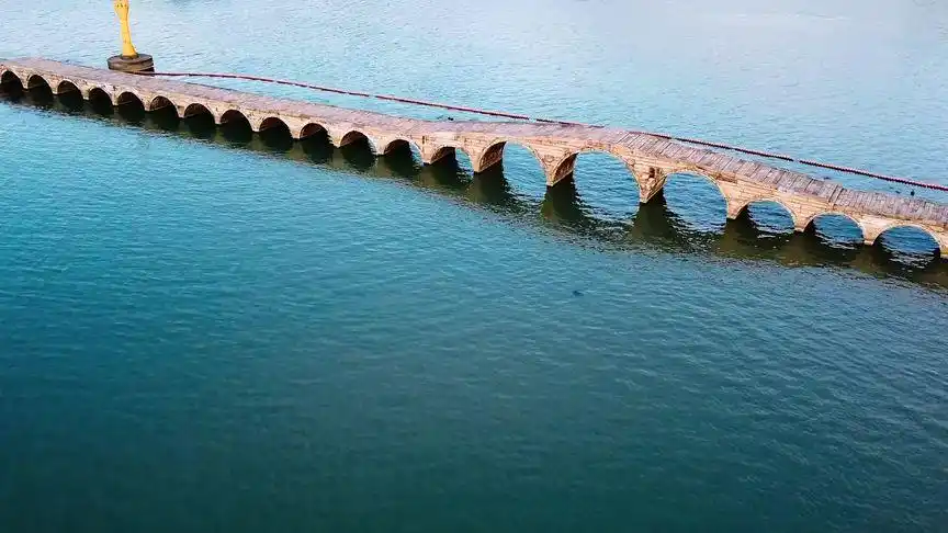 苏州宝带桥-中国最长的多孔石桥,有53个桥孔