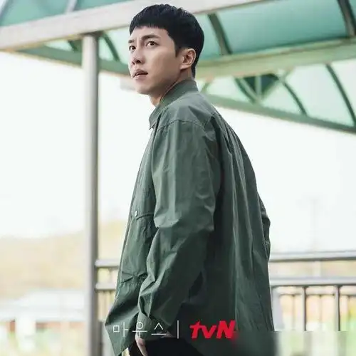 窥探重启16集制作剧照流出李胜基被抓新角色出现