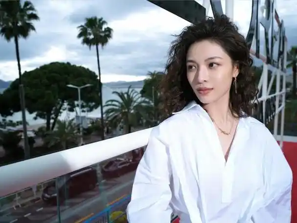 《维和防暴队》预告曝光,双硬核男神坐镇,芳华女神欲掀收视狂潮