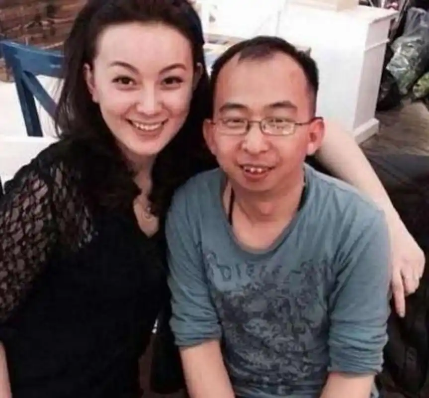 娱乐圈里"丑男配美女"的明星,第一个恩爱有加,最后一个已离婚