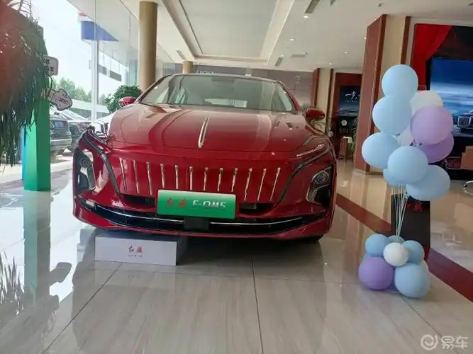 有没有颜色控,红色的红旗车来一波