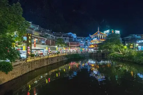 魅力无限的阳朔西街,一到夜晚,人声鼎沸,五光十色