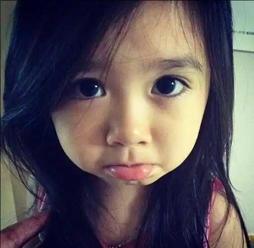 5岁混血萌萝莉走红成迪拜土豪座上宾 收奢侈品礼物到手软