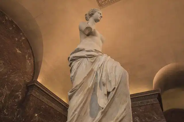 我国刑侦专家复原维纳斯双臂,两只手分别举着动物,蕴含深意|雕像|雕塑