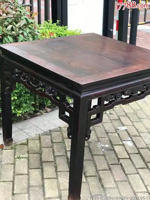 清代草花梨八仙桌,品相一流,褒浆一流,勾子工,尺寸:94/94/83.