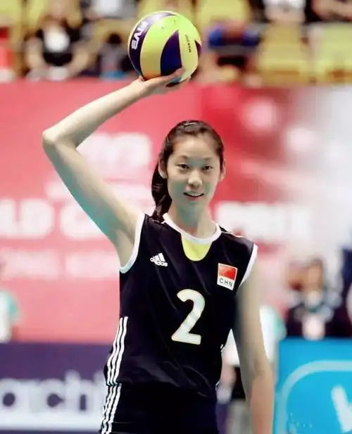中国女排朱婷的个人资料简介(曾穷到交不起学费,如今是为国争光的排球