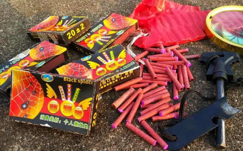 擦炮的正确打开方式各种花式鞭炮你喜欢哪种