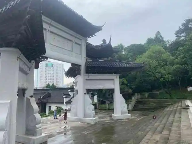 奉化中山公园-"奉化西面,依山而建,为了纪念国父中山先生.